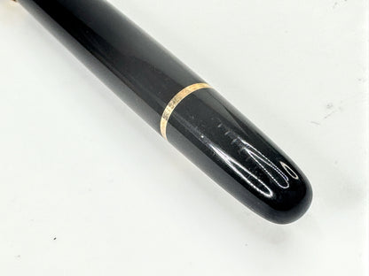 Vintage Montblanc Meisterstuck Classique 144 Fountain Pen 14K Med nib SS396