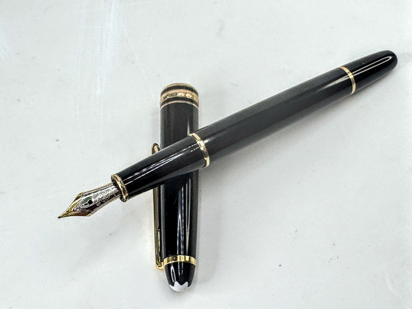 Vintage Montblanc Meisterstuck Classique 144 Fountain Pen 14K Med nib SS396