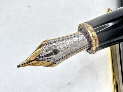 Vintage Montblanc Meisterstuck Classique 144 Fountain Pen 14K Med nib SS396