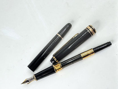 Vintage Montblanc Meisterstuck Classique 144 Fountain Pen 14K Med nib SS396