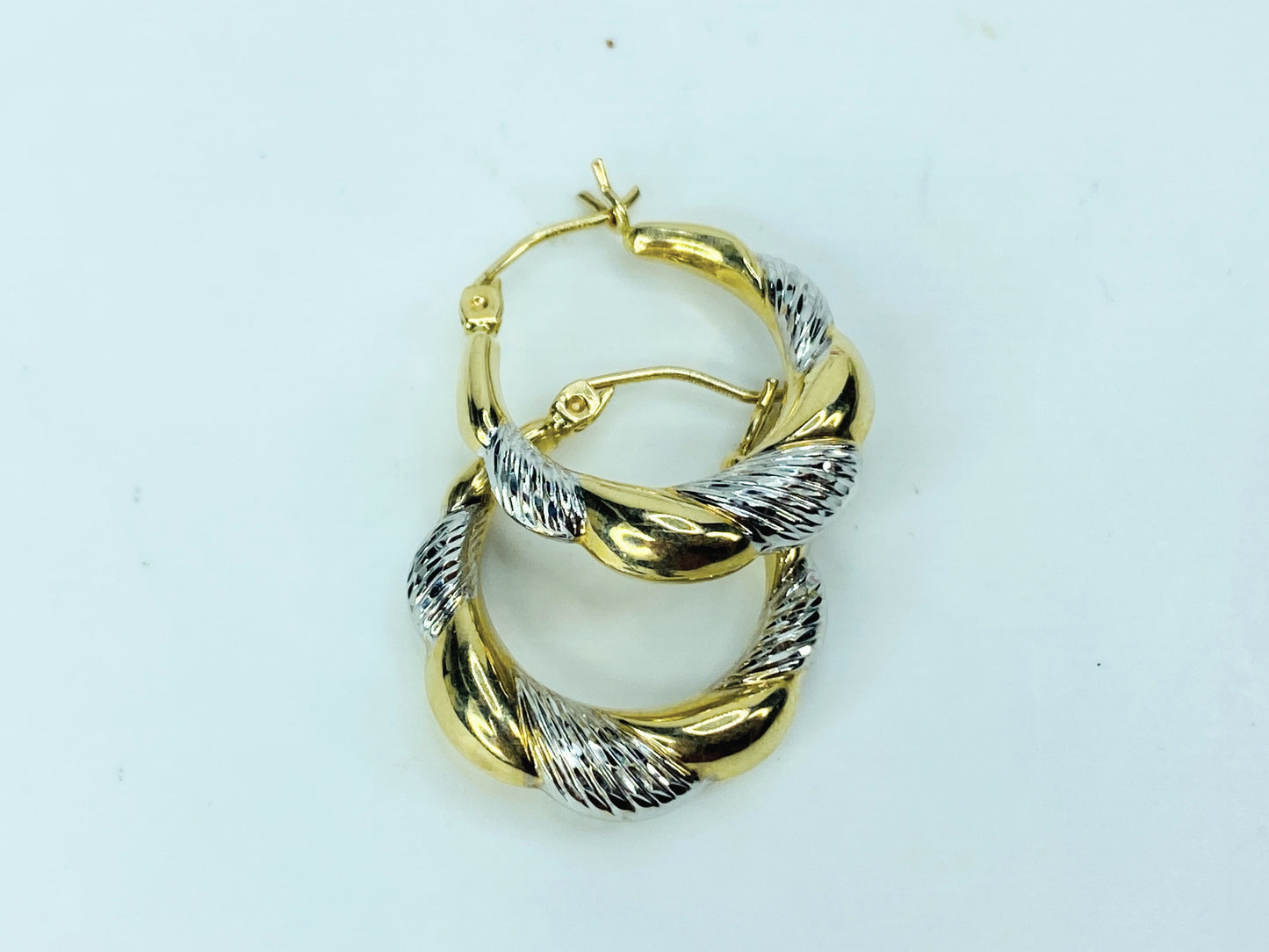 Ornate 10K two tone gold texture smooth dangle hoop earrings. 1.8g JR1005