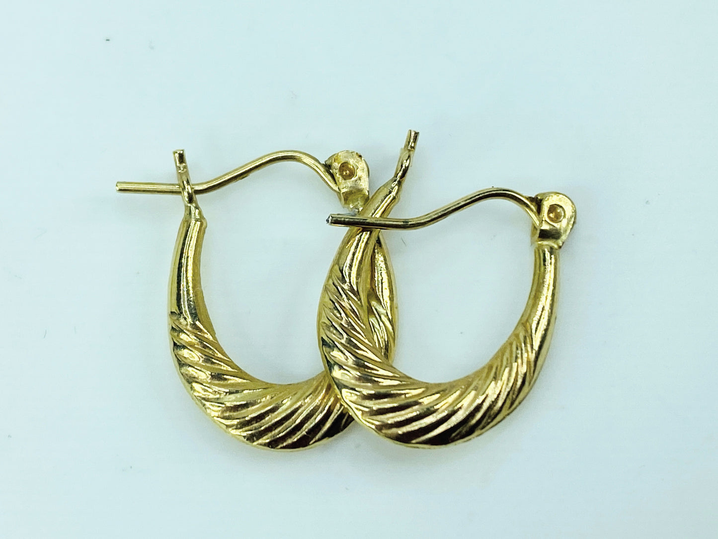 10K yellow gold strip etched hoop dangle earrings 3/4" 0.9g JR1006