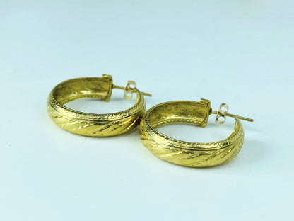 14K yellow gold 6.0mm satin etched surface earrings 3.2g 1.0" JR1007