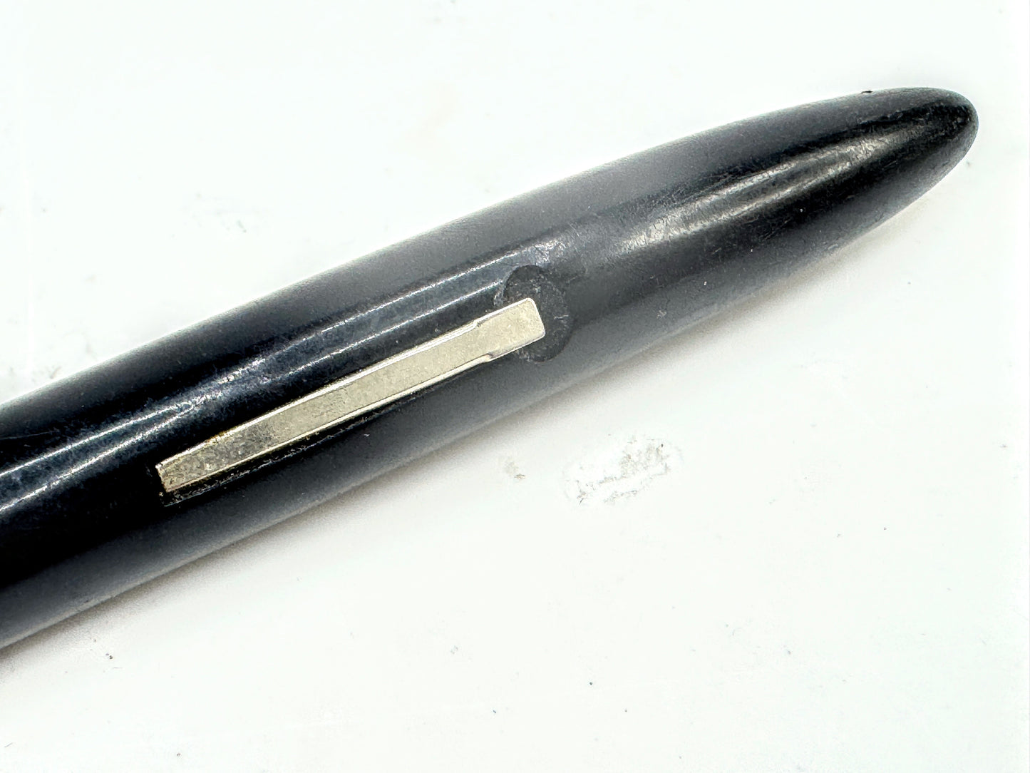 Mid Century Venus Black and Gold Hooded Medium Point Fountain Pen SS410