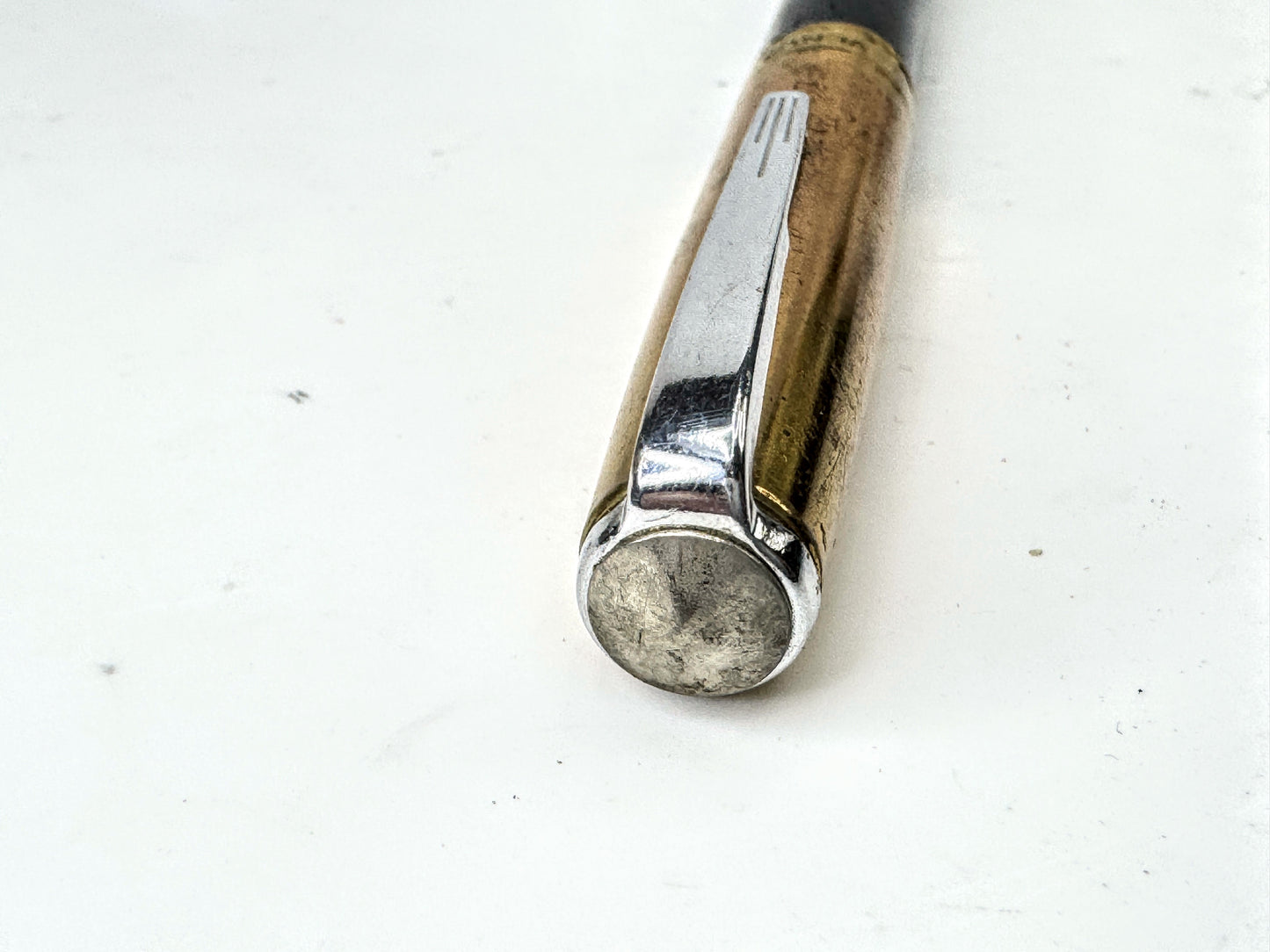 Mid Century Venus Black and Gold Hooded Medium Point Fountain Pen SS410