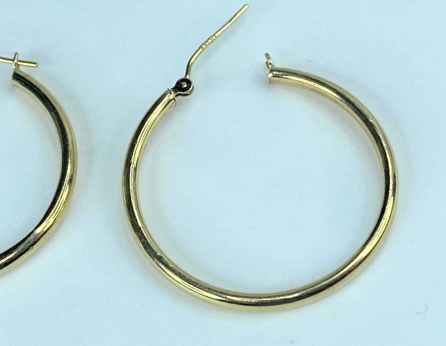 Classic 14K gold 2.5mm wide 30.0mm Gloss Hoop earrings 1.2g JR9216