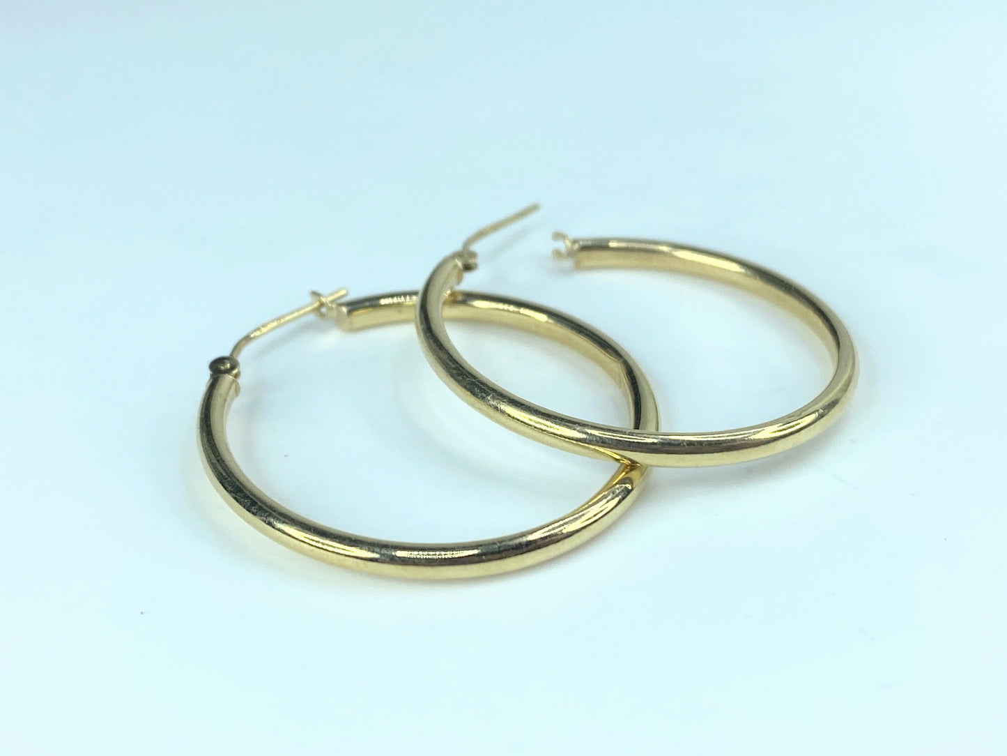 Classic 14K gold 2.5mm wide 30.0mm Gloss Hoop earrings 1.2g JR9216