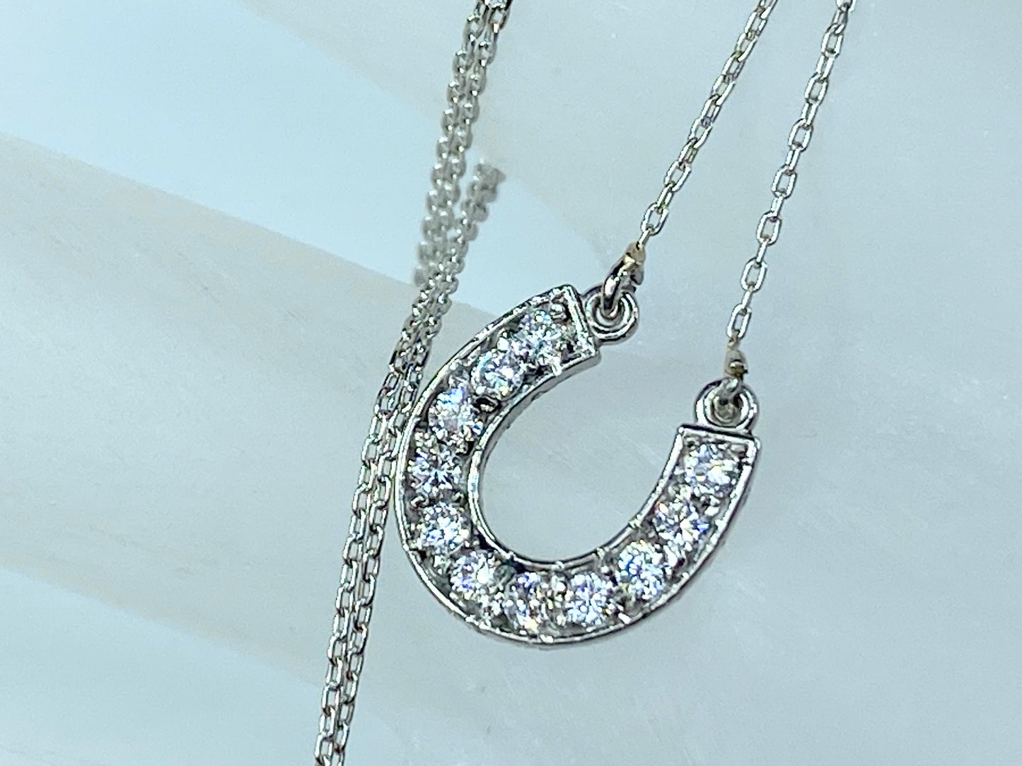 Platinum 1/3ct G/Si1 Round brilliant diamond Classic Horseshoe necklace