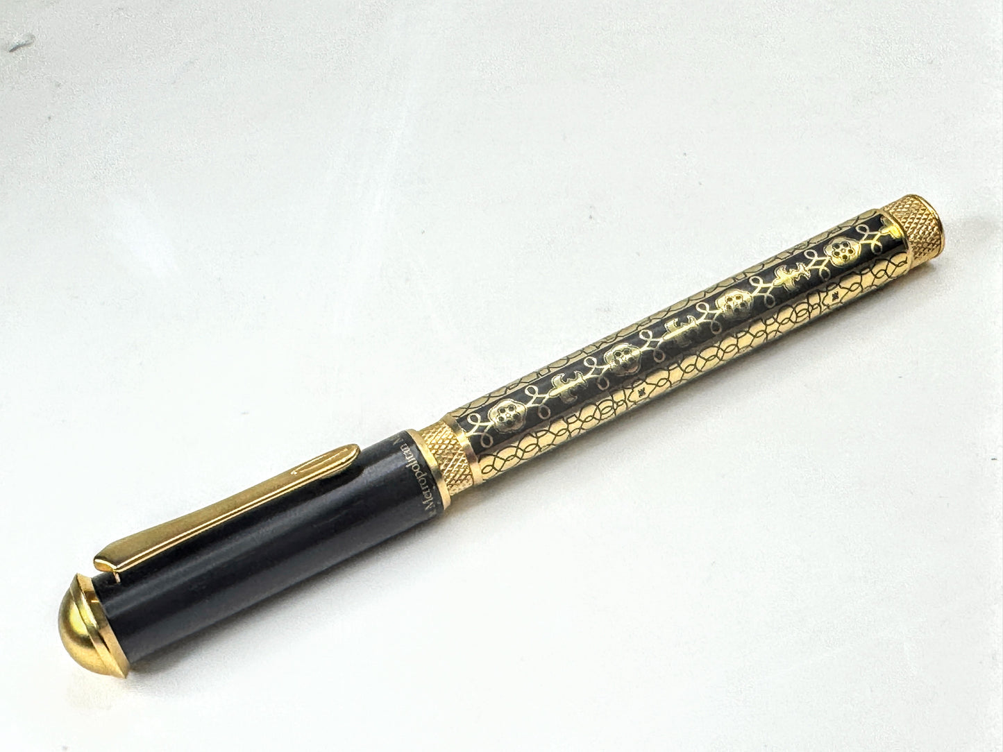 Metropolitan Museum of Art Elizabethan Armor Heavy Rollerball Pen Box SS420