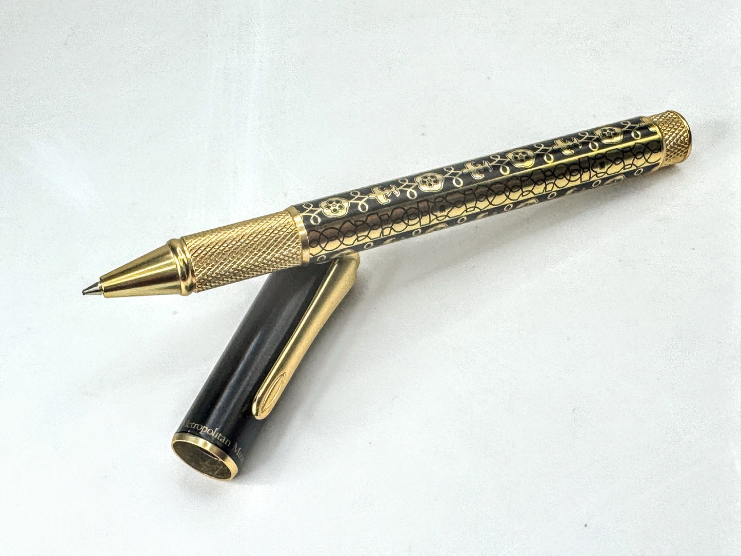 Metropolitan Museum of Art Elizabethan Armor Heavy Rollerball Pen Box SS420