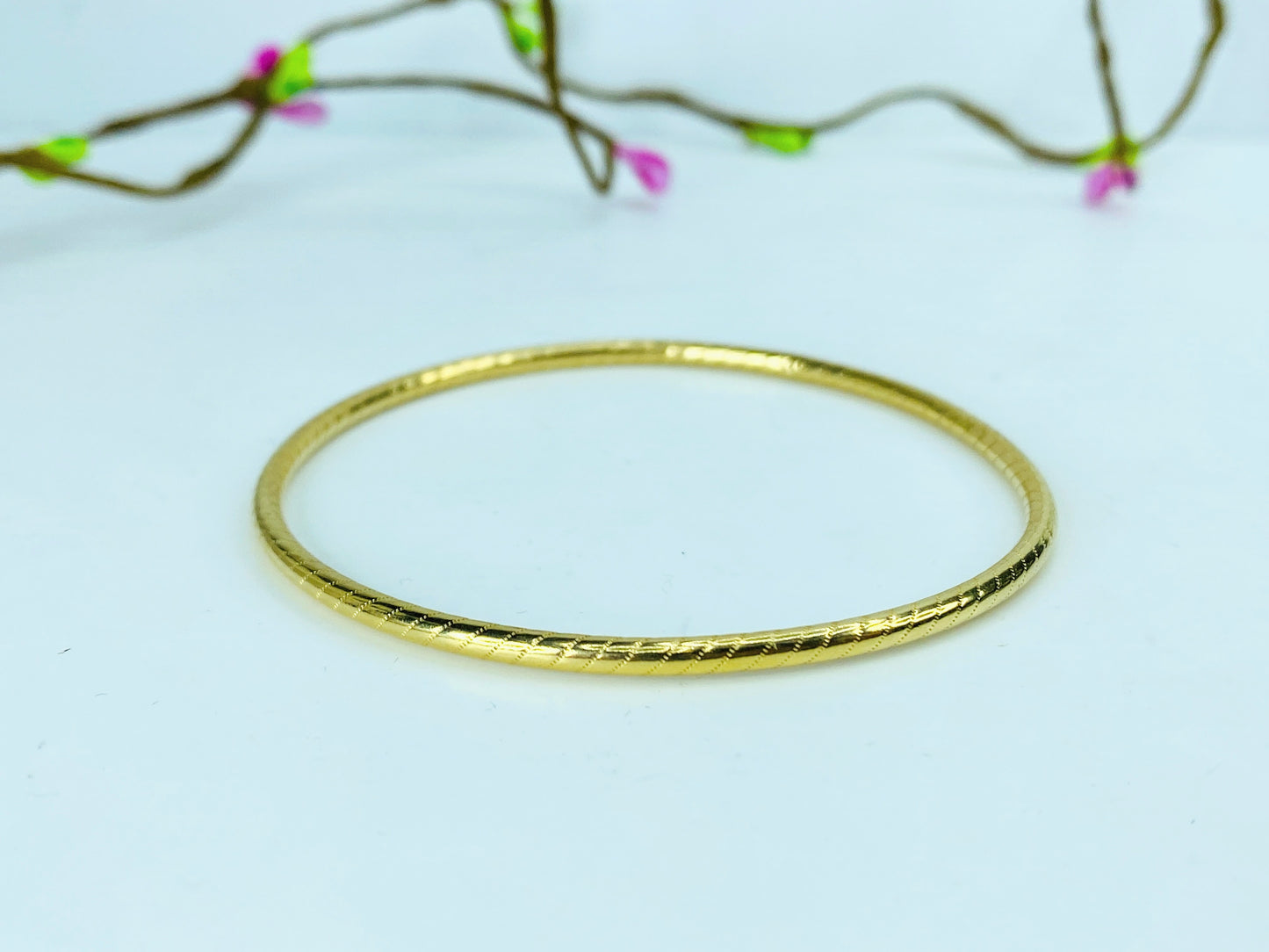 14k Yellow Gold 2.65mm Stackable Slip-on texture ribbed bangle 7.5" 5.34g JR1015