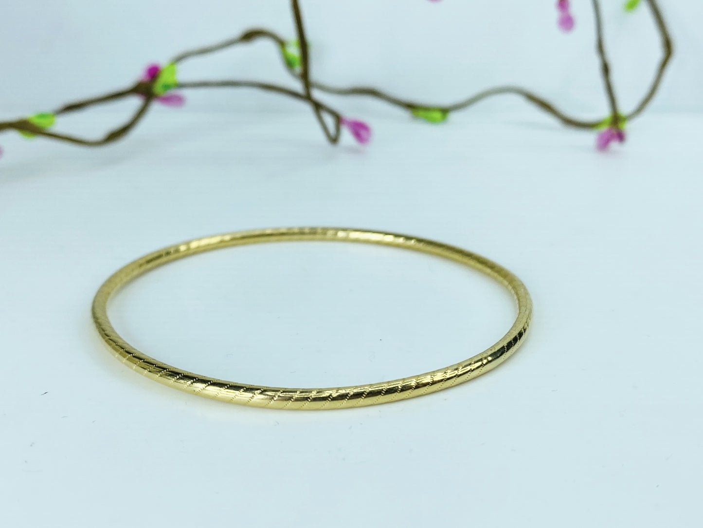 14k Yellow Gold 2.65mm Stackable Slip-on texture ribbed bangle 7.5" 5.34g JR1015
