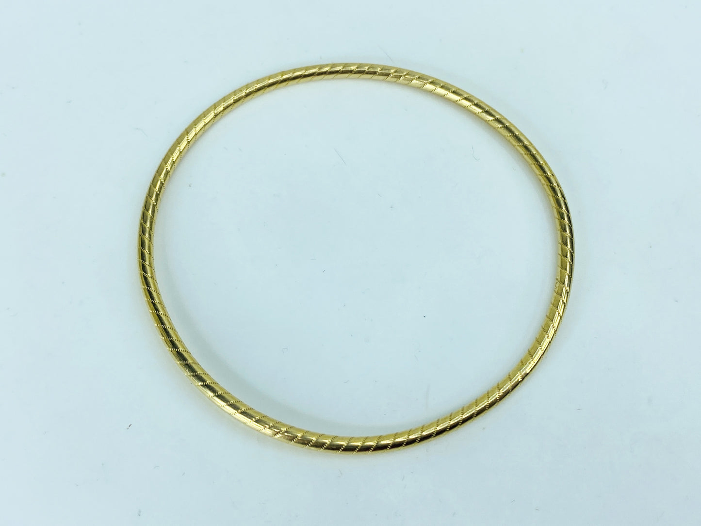 14k Yellow Gold 2.65mm Stackable Slip-on texture ribbed bangle 7.5" 5.34g JR1015