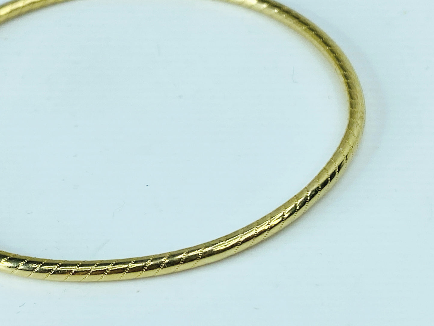 14k Yellow Gold 2.65mm Stackable Slip-on texture ribbed bangle 7.5" 5.34g JR1015