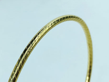 14k Yellow Gold 2.65mm Stackable Slip-on texture ribbed bangle 7.5" 5.34g JR1015