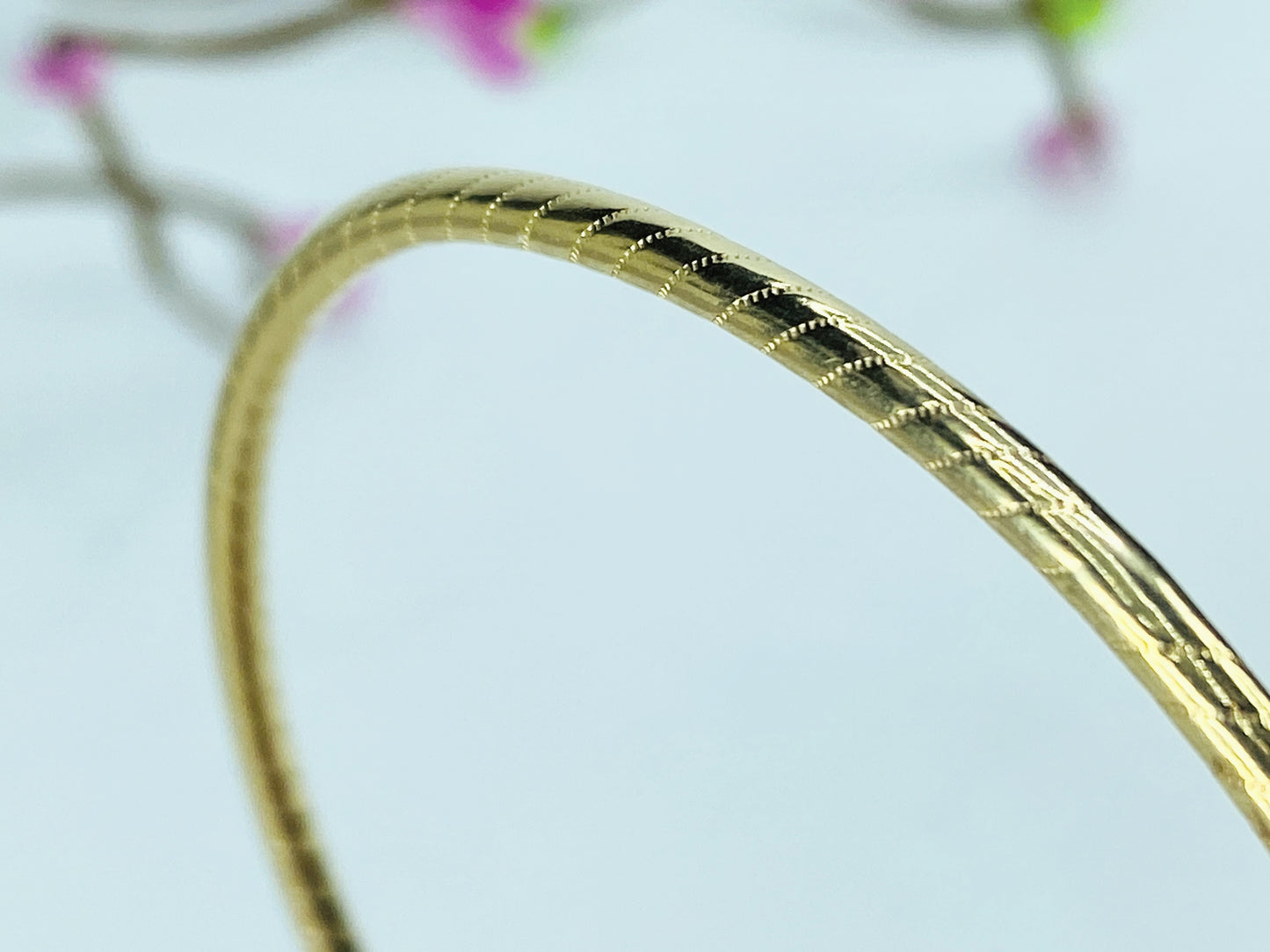 14k Yellow Gold 2.65mm Stackable Slip-on texture ribbed bangle 7.5" 5.34g JR1015