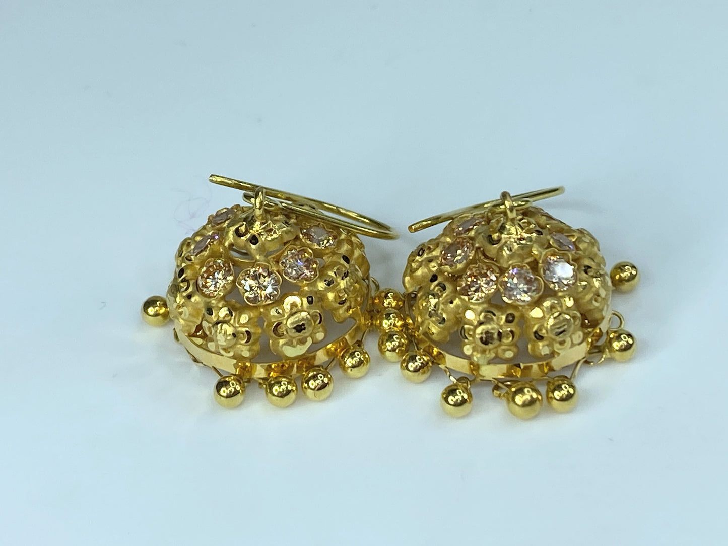 Extravagant Floral 22K gold Filigree Jhumki earrings 5.6g 1.5"