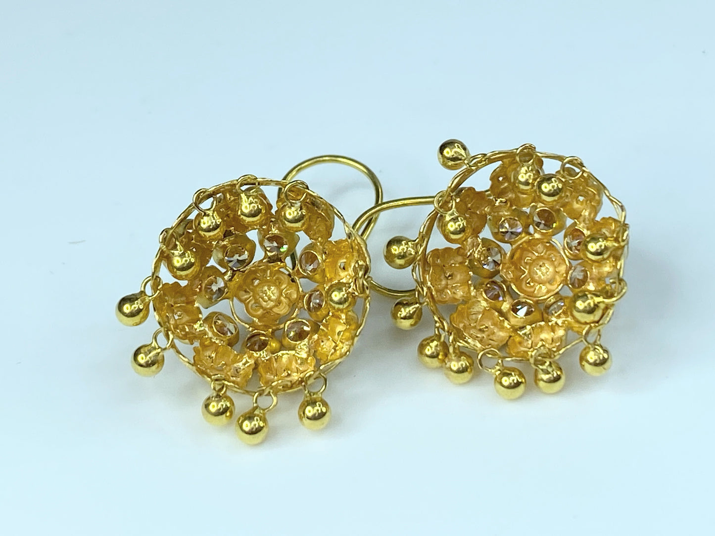 Extravagant Floral 22K gold Filigree Jhumki earrings 5.6g 1.5"