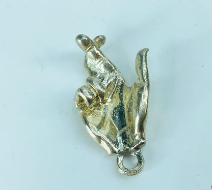 Solid Sterling Lucky Crossed Fingers Sign Language 18.5 x 14 x 11.2 6.9g JR1021