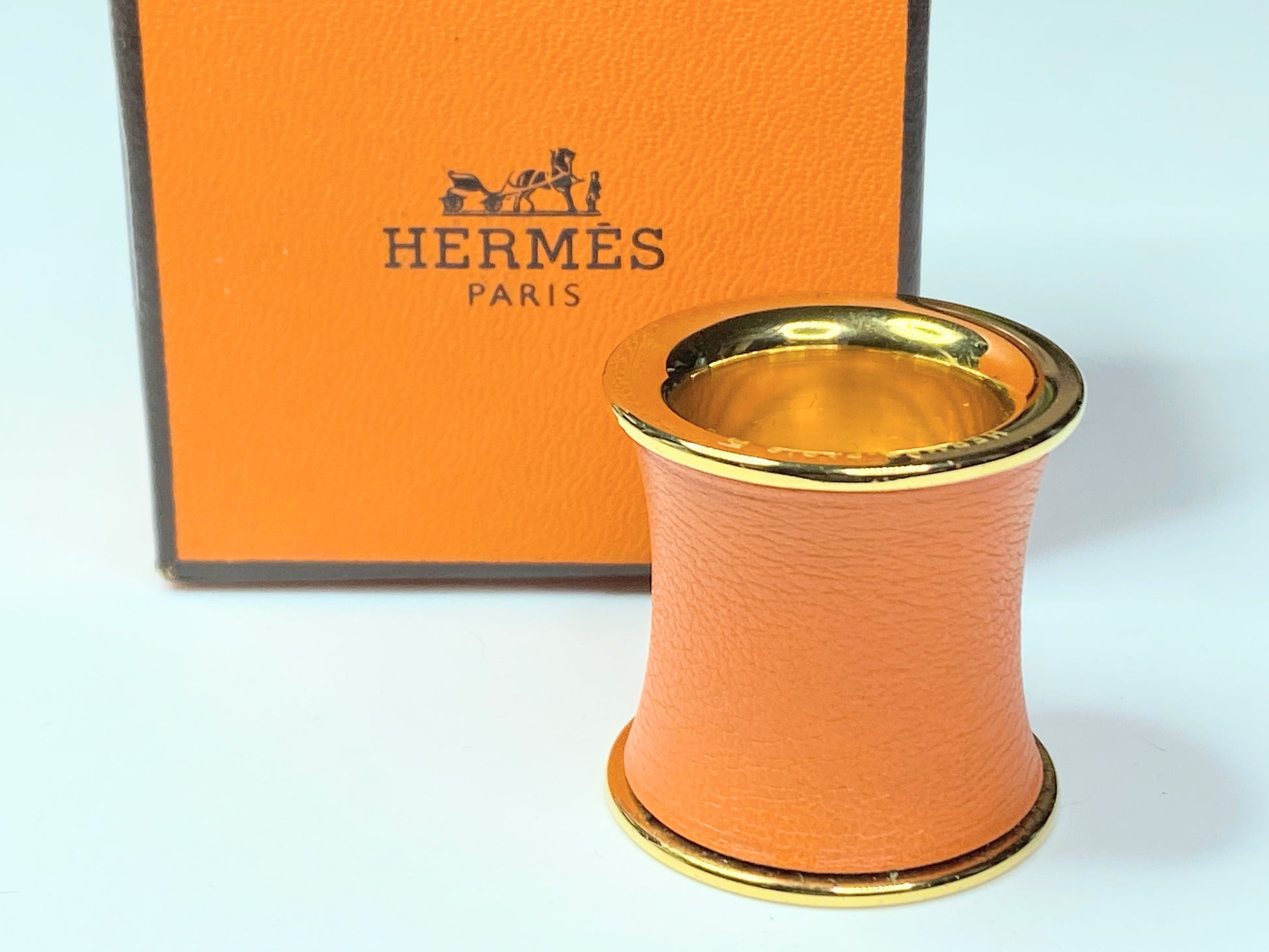 Hermès Ring Orange Metal Scarf Ring Hermes Gold in box GS390