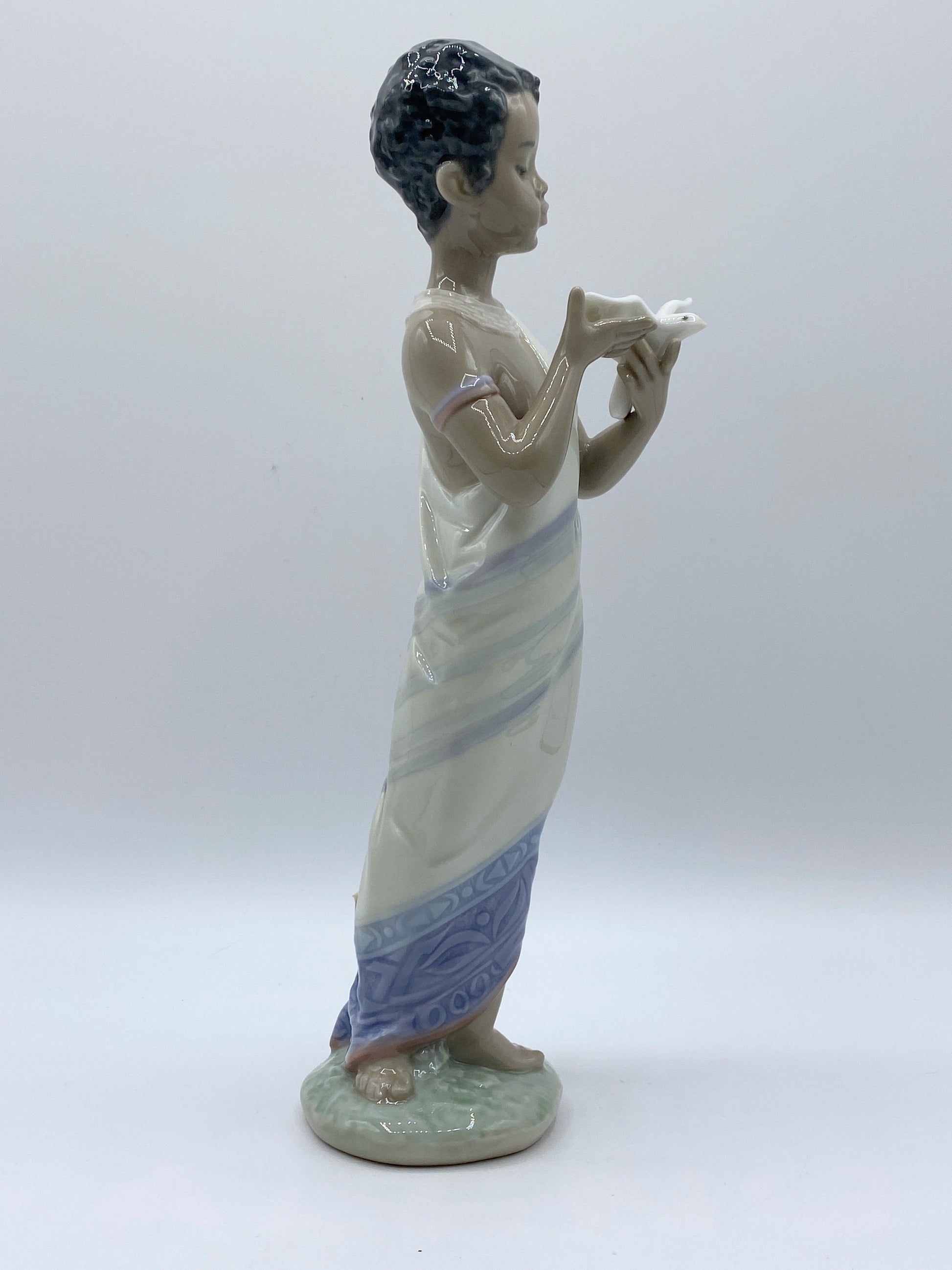 RARE Lladro African Boy holding a paigon 1995-99 porcelain figurine A264