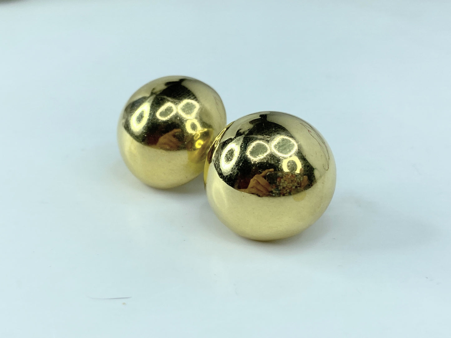 18K yellow gold button dome French back clip on earrings 10.4g JR1023