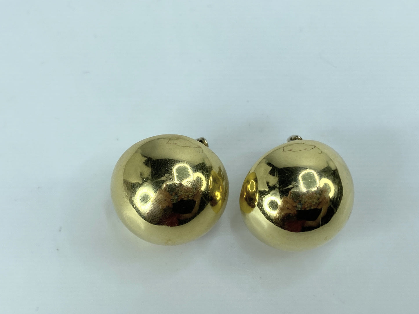 18K yellow gold button dome French back clip on earrings 10.4g JR1023