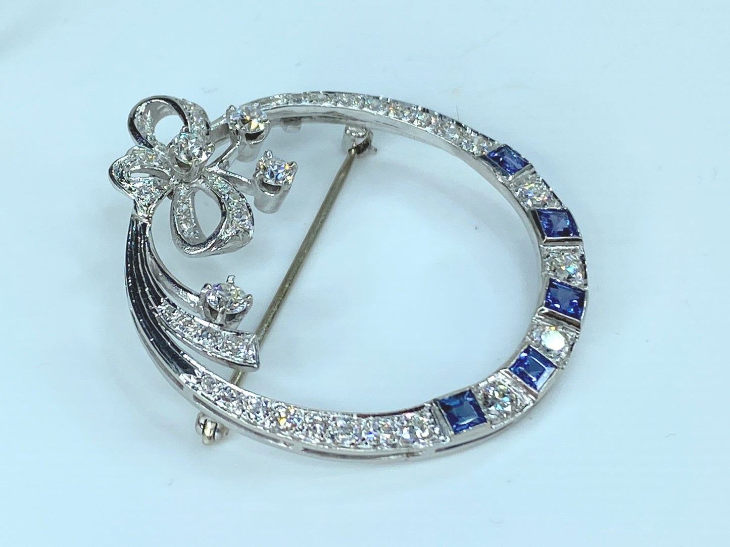 Art Deco 10K Diamond Sapphire Bow motif circular brooch 10.7g 1 3/4"