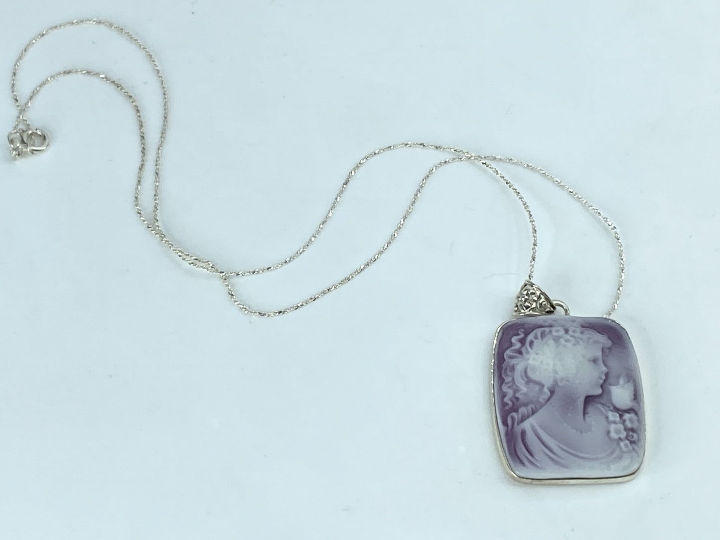 Classic Sterling Silver Lavender Resin Cameo bezel necklace 18" 9.2g JR1026