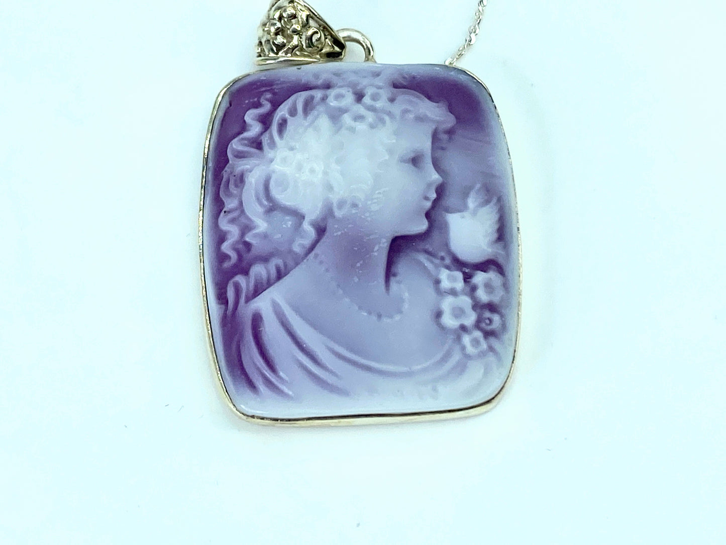 Classic Sterling Silver Lavender Resin Cameo bezel necklace 18" 9.2g JR1026