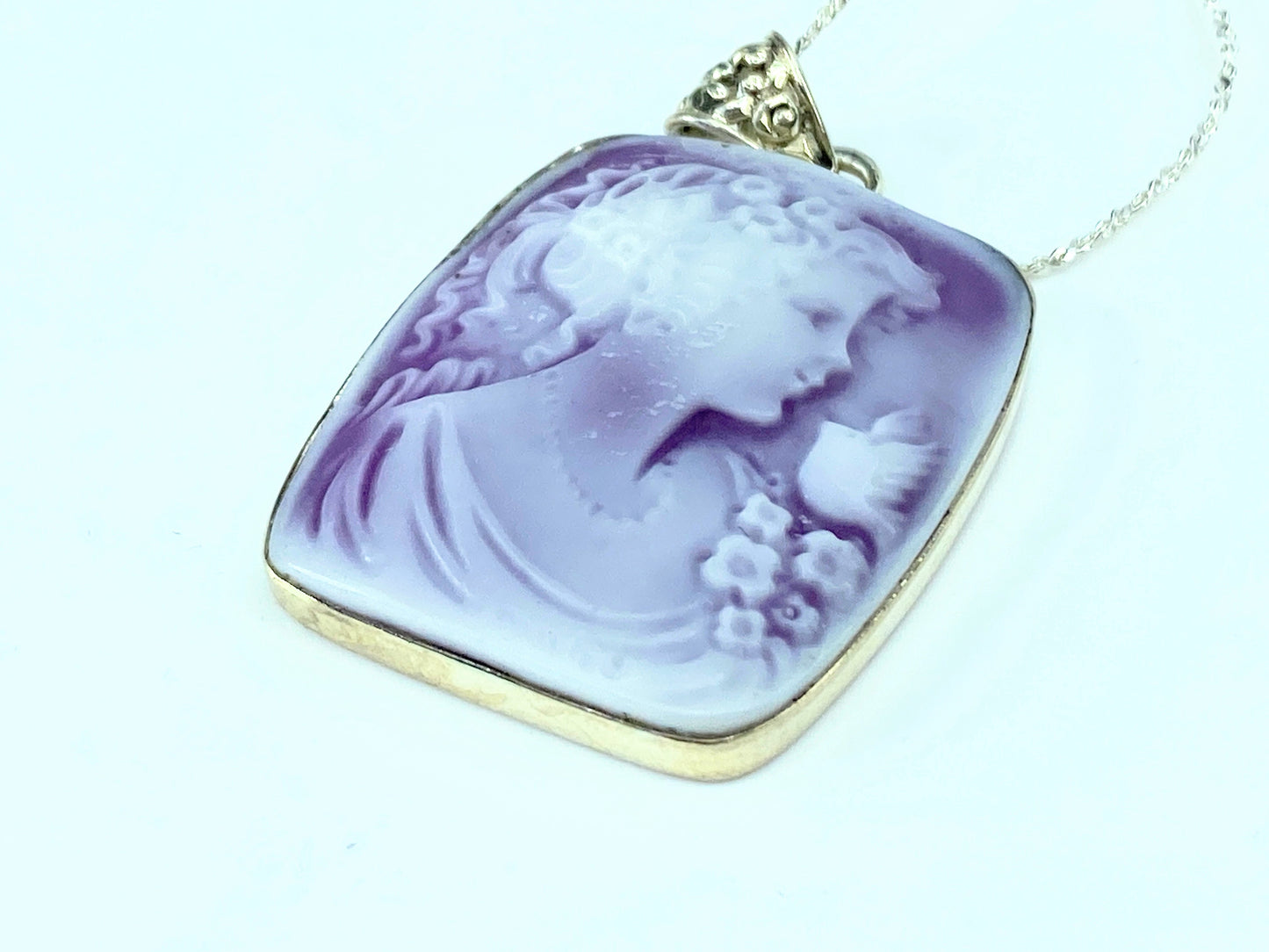 Classic Sterling Silver Lavender Resin Cameo bezel necklace 18" 9.2g JR1026