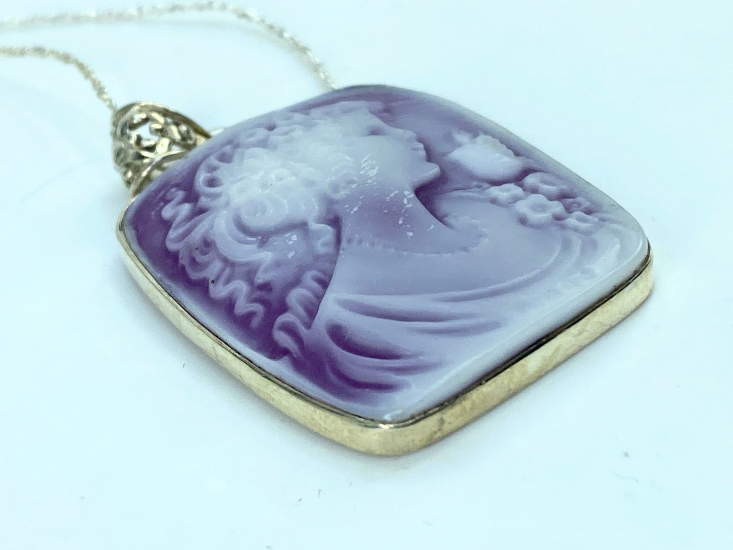 Classic Sterling Silver Lavender Resin Cameo bezel necklace 18" 9.2g JR1026