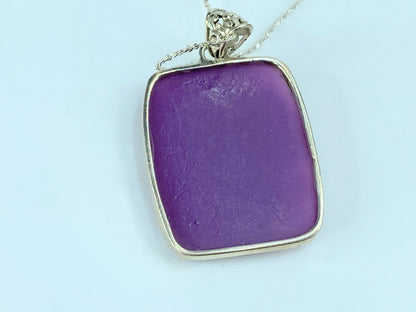 Classic Sterling Silver Lavender Resin Cameo bezel necklace 18" 9.2g JR1026