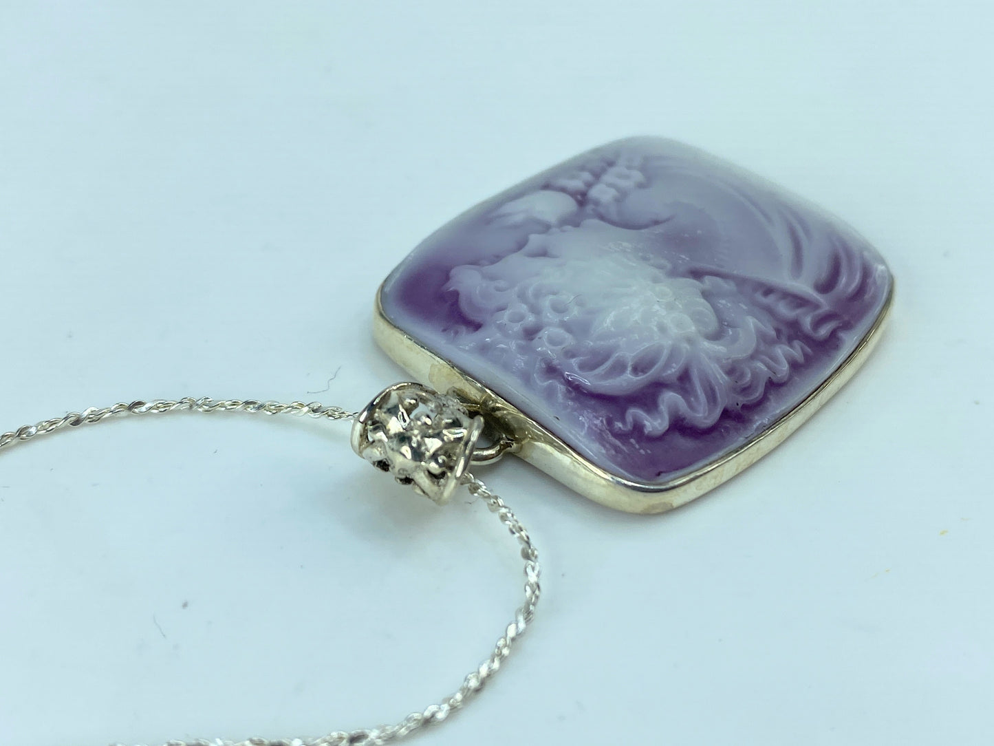 Classic Sterling Silver Lavender Resin Cameo bezel necklace 18" 9.2g JR1026