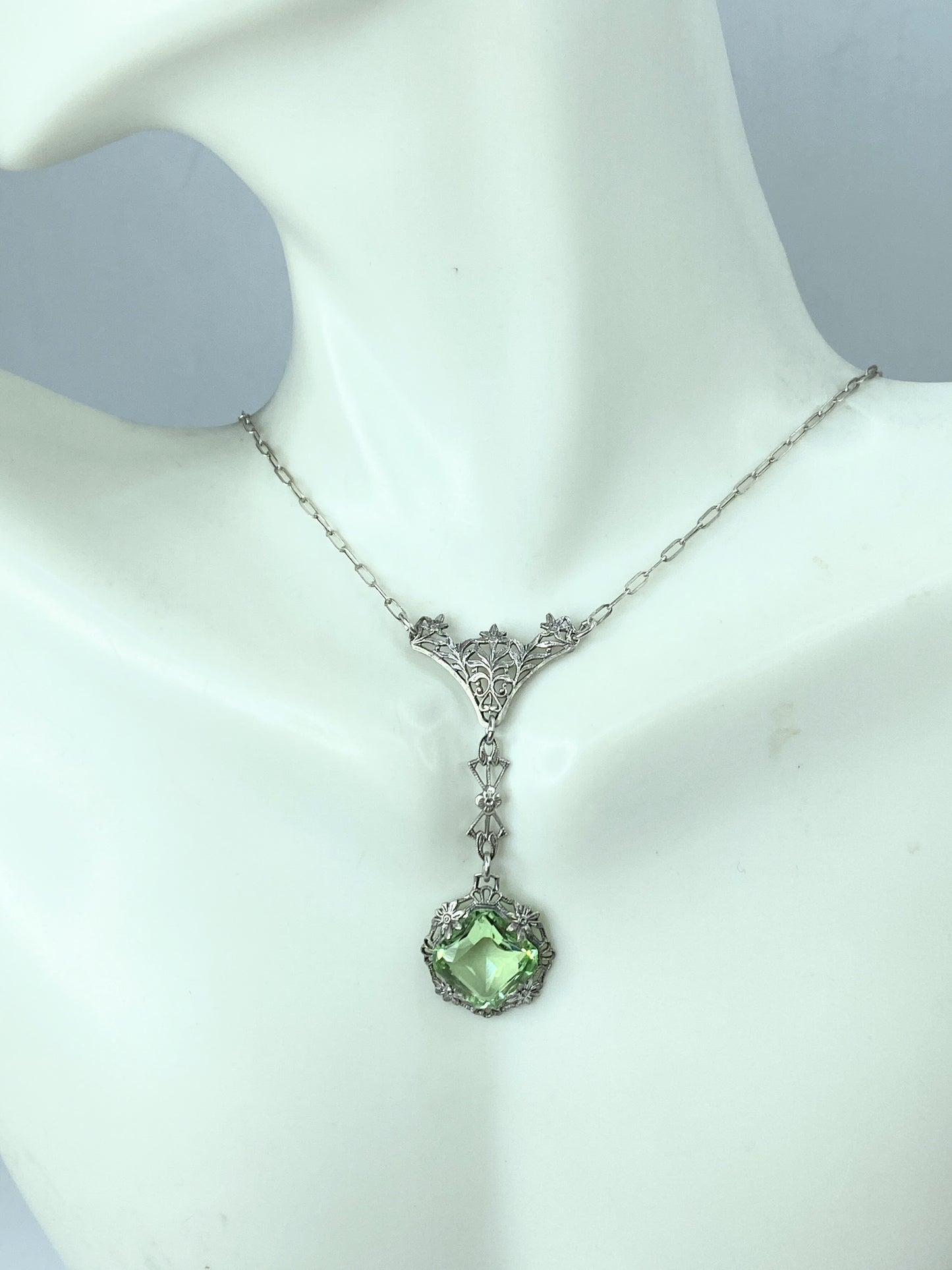 Art Deco Green Camphor Glass Filigree Crystal Necklace, cable chain 15" JR1027
