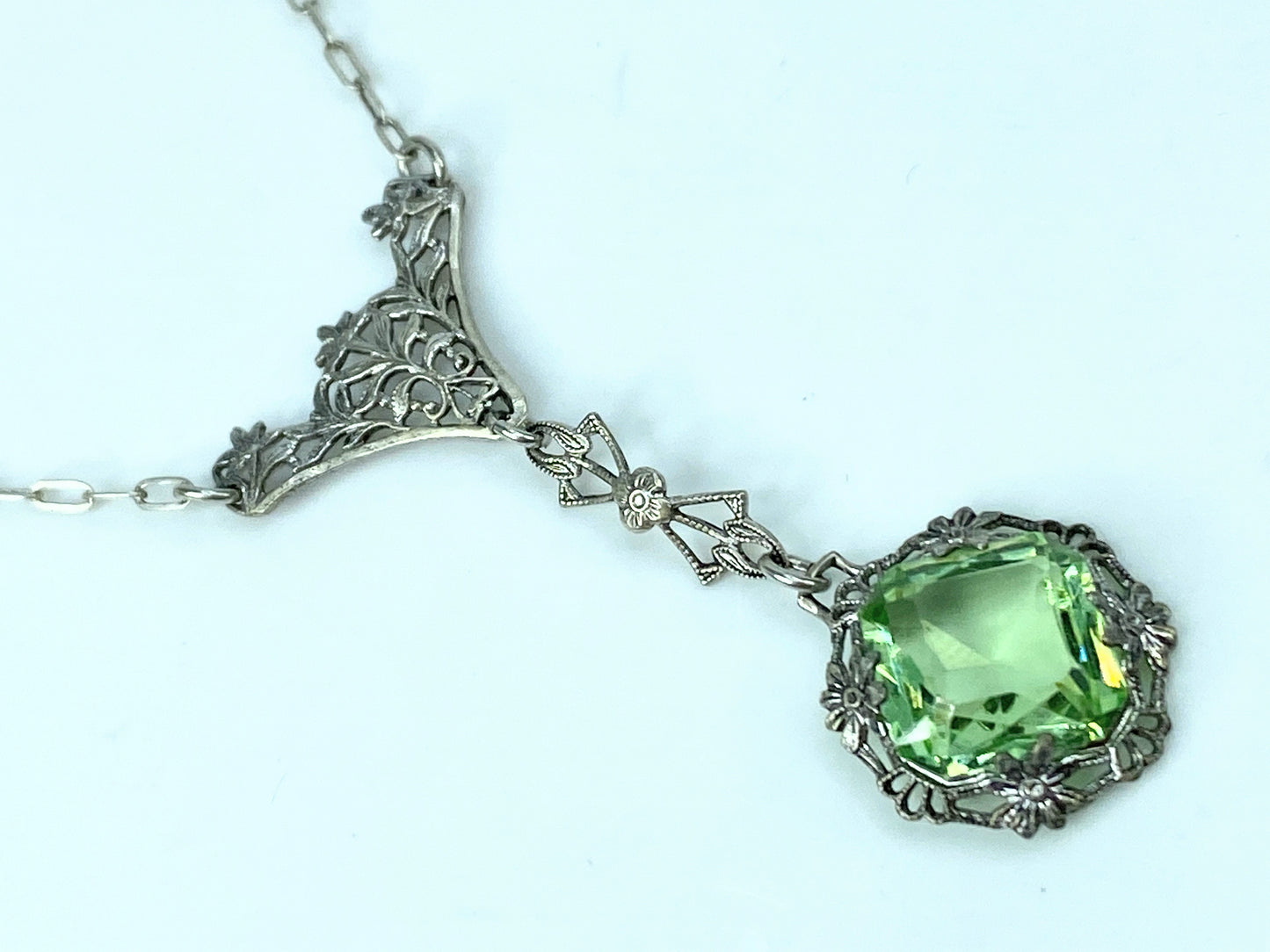 Art Deco Green Camphor Glass Filigree Crystal Necklace, cable chain 15" JR1027