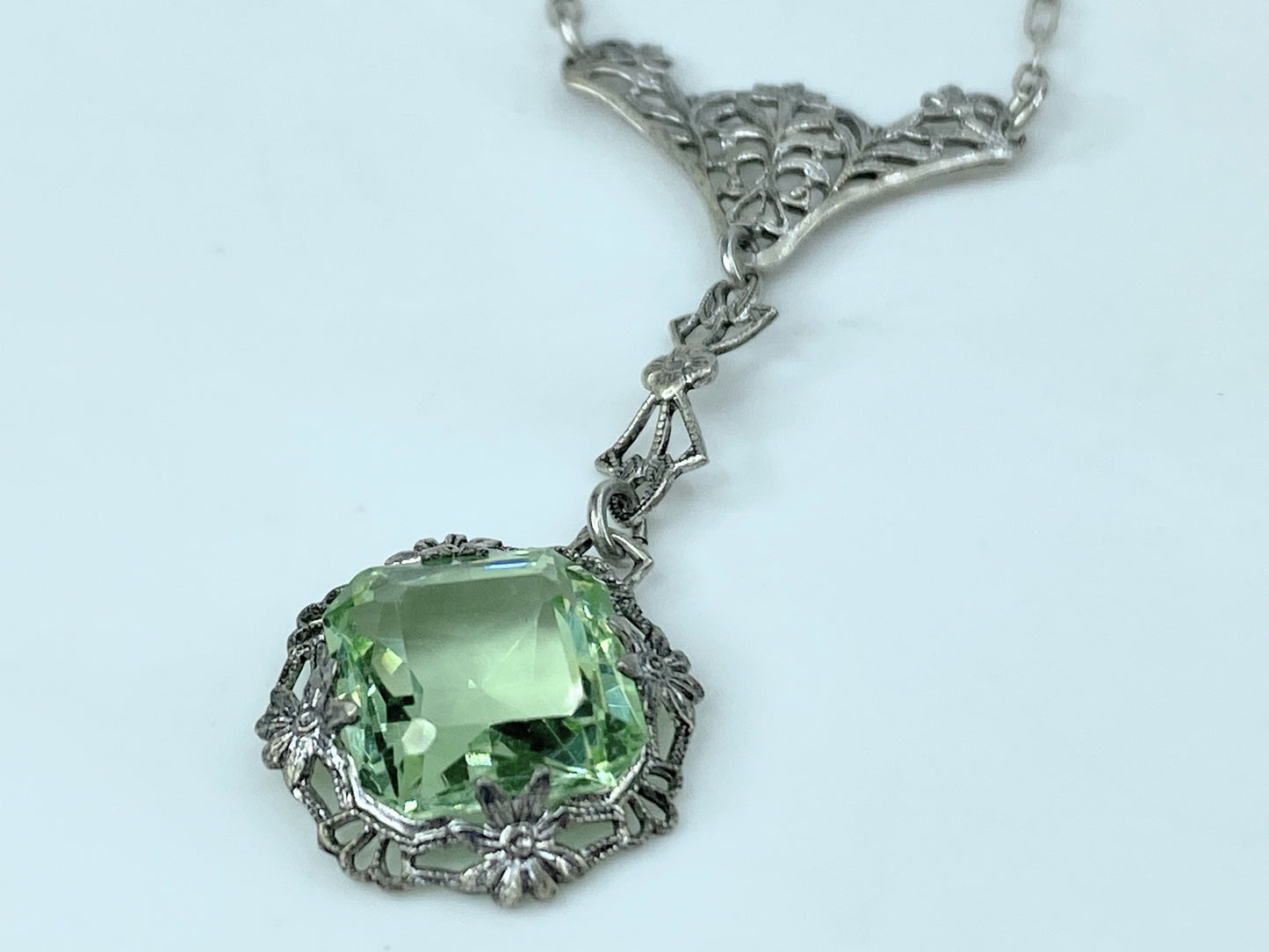 Art Deco Green Camphor Glass Filigree Crystal Necklace, cable chain 15" JR1027