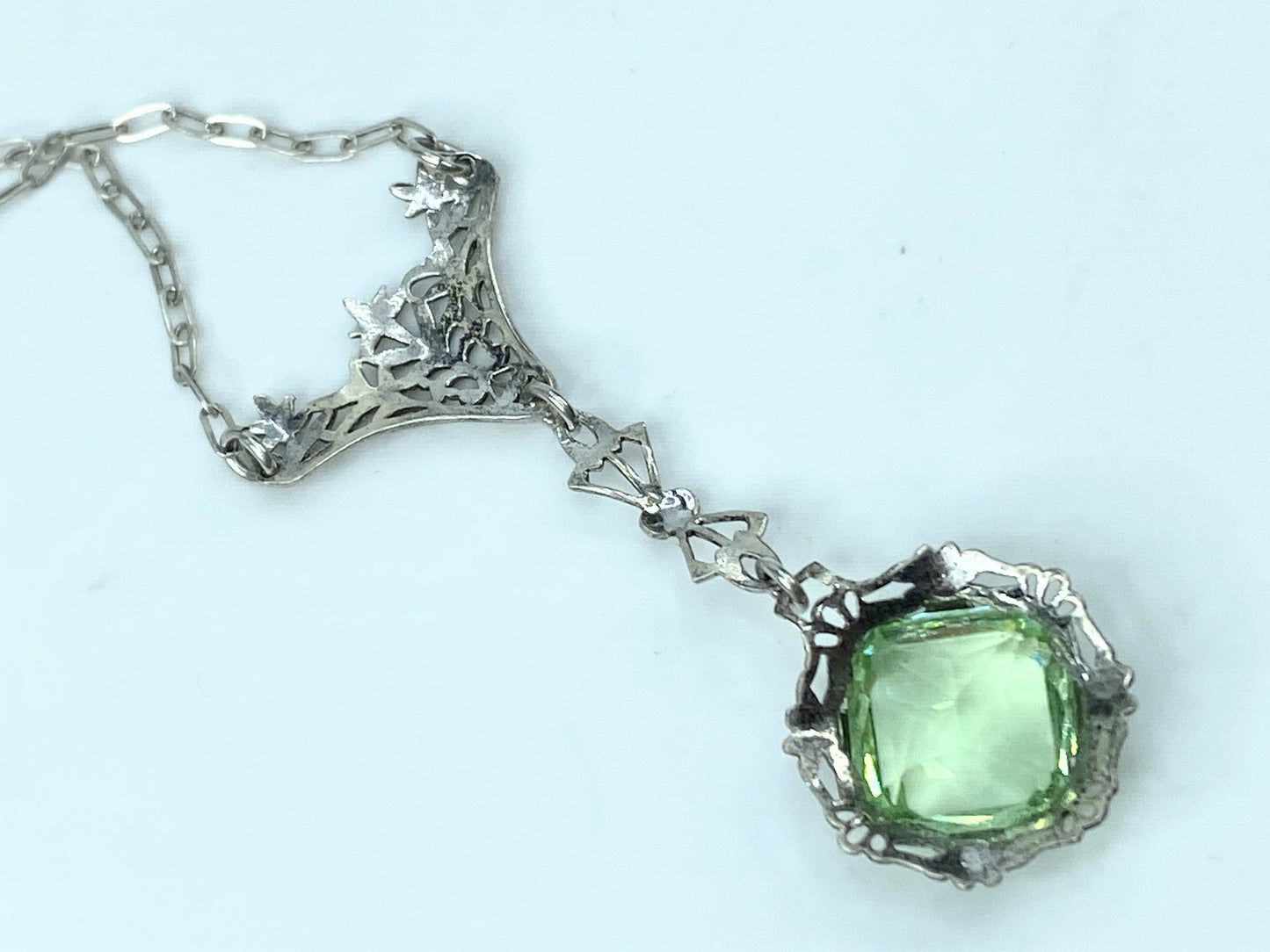 Art Deco Green Camphor Glass Filigree Crystal Necklace, cable chain 15" JR1027