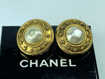 Chanel Gold satin faux Pearl clip on Earrings Golden GS408