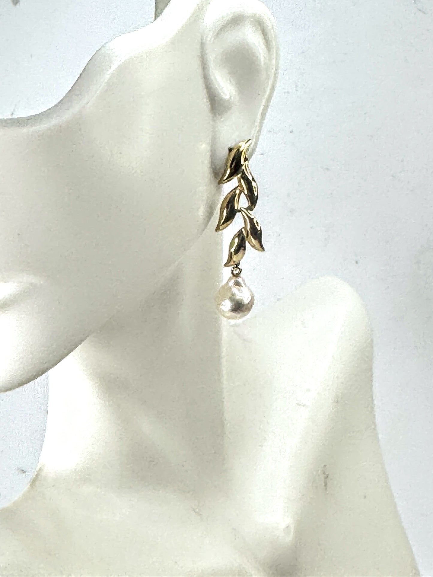 Vintage 14K Yellow Gold Leaf Drop Dangle Earrings with Baroque Pearls JR1675