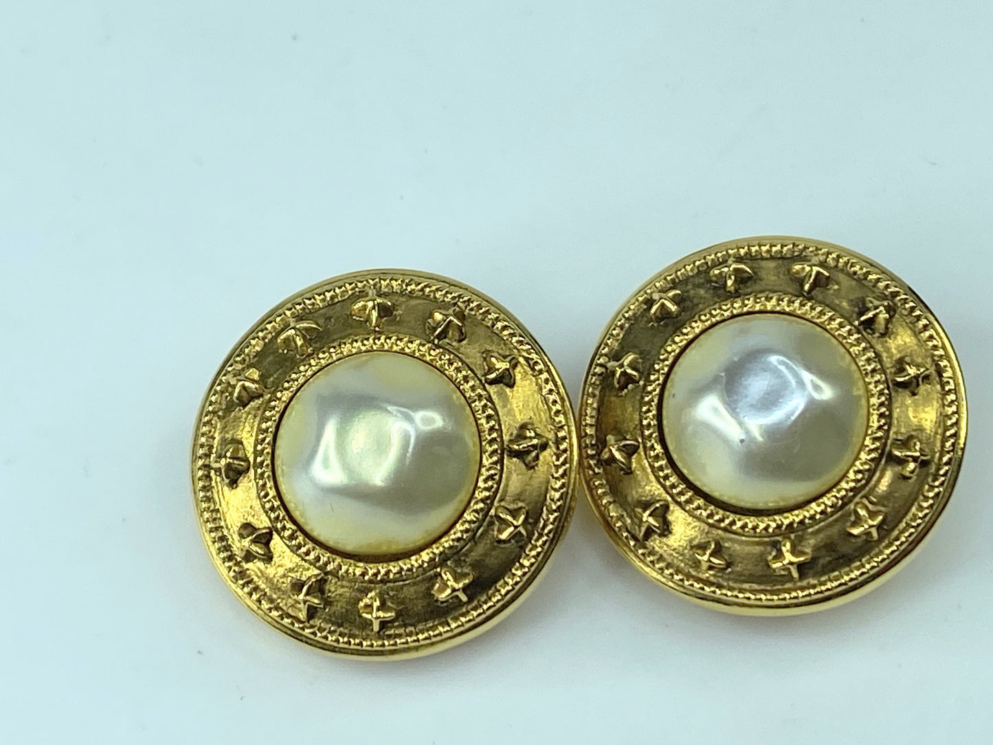 Chanel Gold satin faux Pearl clip on Earrings Golden GS408