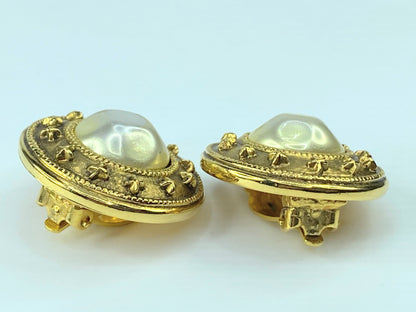 Chanel Gold satin faux Pearl clip on Earrings Golden GS408