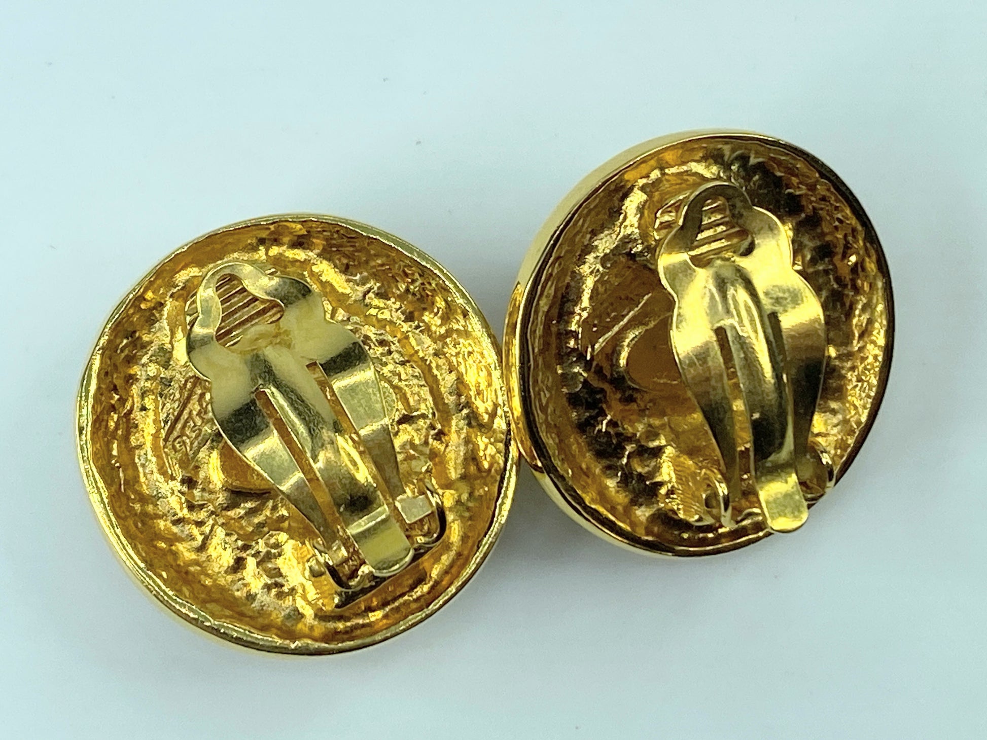 Chanel Gold satin faux Pearl clip on Earrings Golden GS408