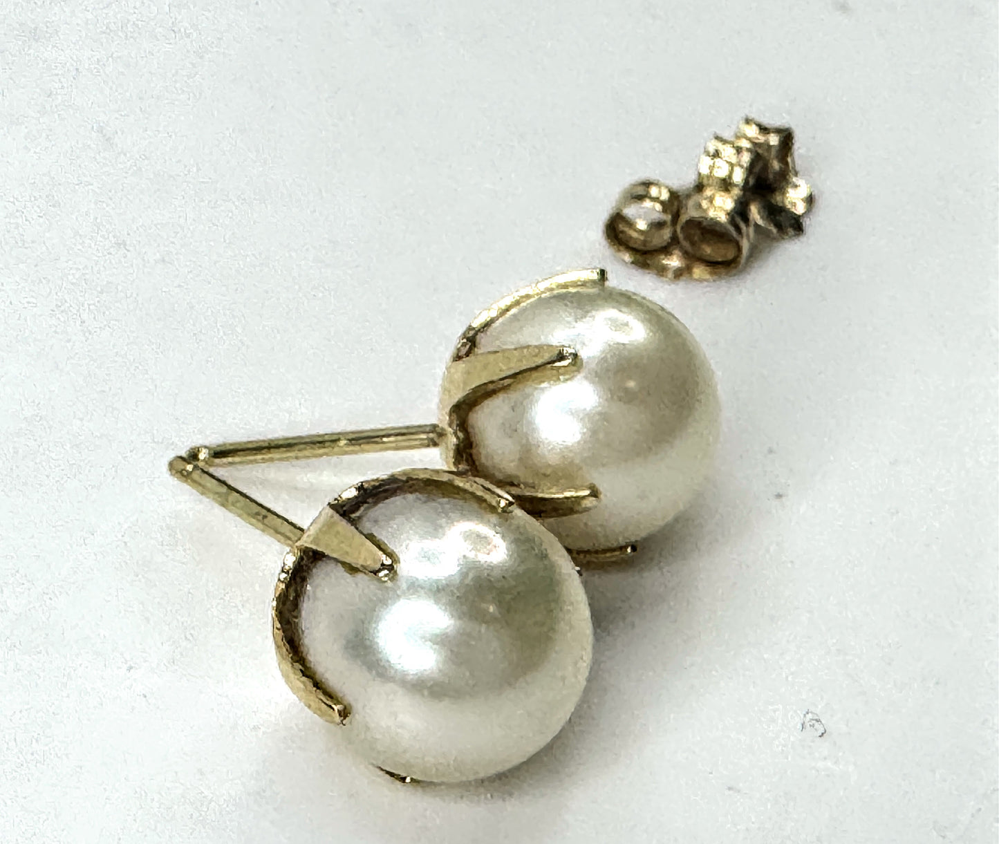 Mid-century 8.14mm  14K Gold Pearl Stud Earrings JR1677