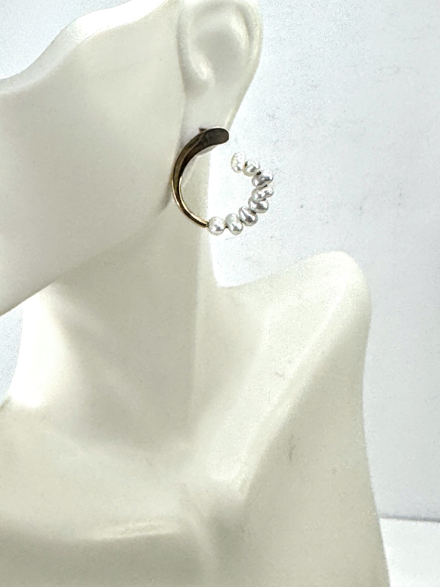 Mid century 14K Gold Freshwater Pearl Open Hoop Ear Climber Earrings Pair JR1671