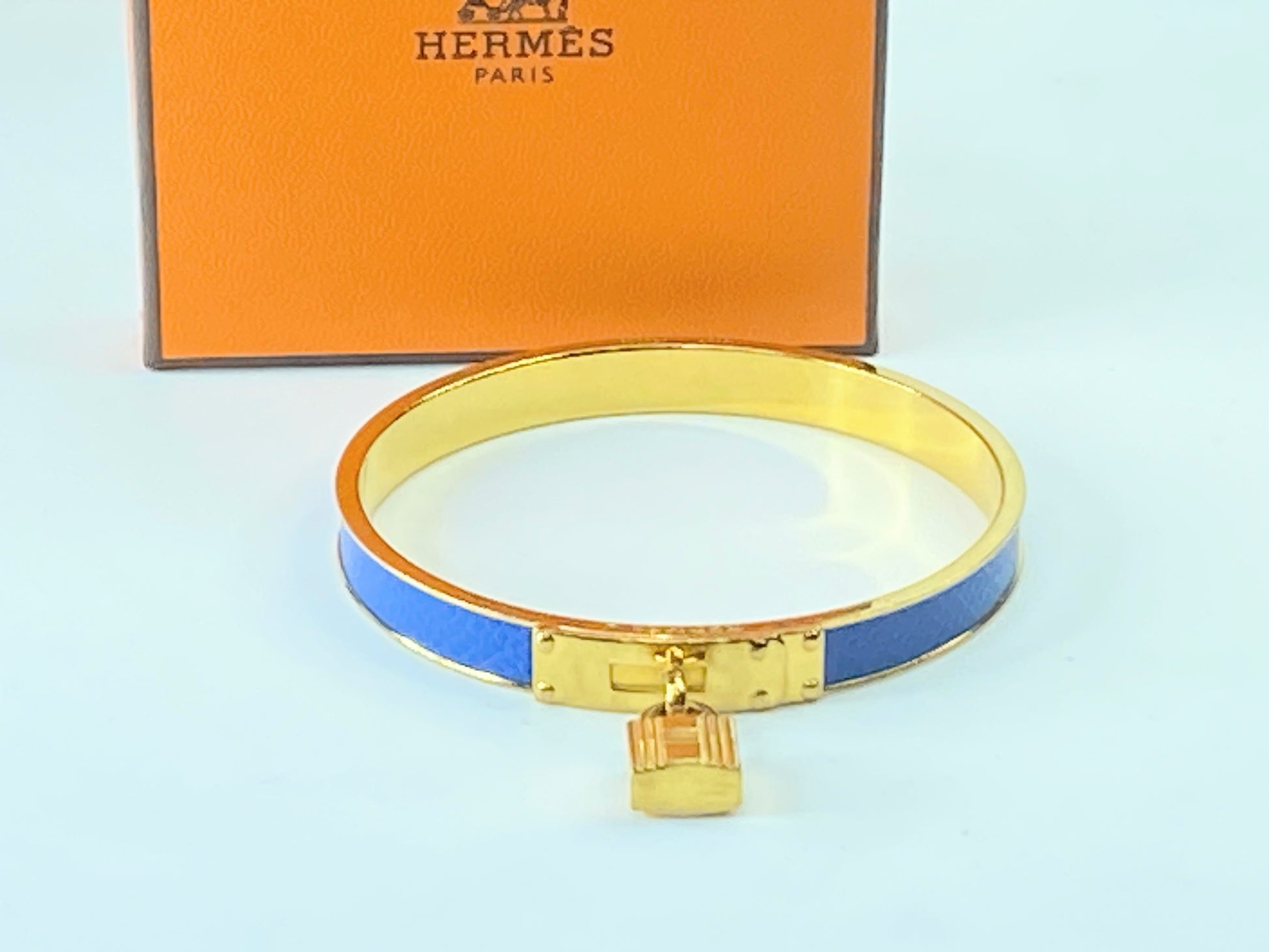 Hermes Courchevel Kelly Lock Cadena Brighton Bleu leather bangle 7.5" GS409