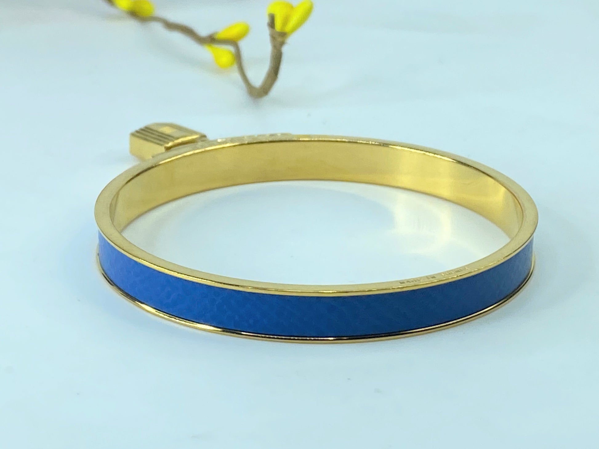 Hermes Courchevel Kelly Lock Cadena Brighton Bleu leather bangle 7.5" GS409