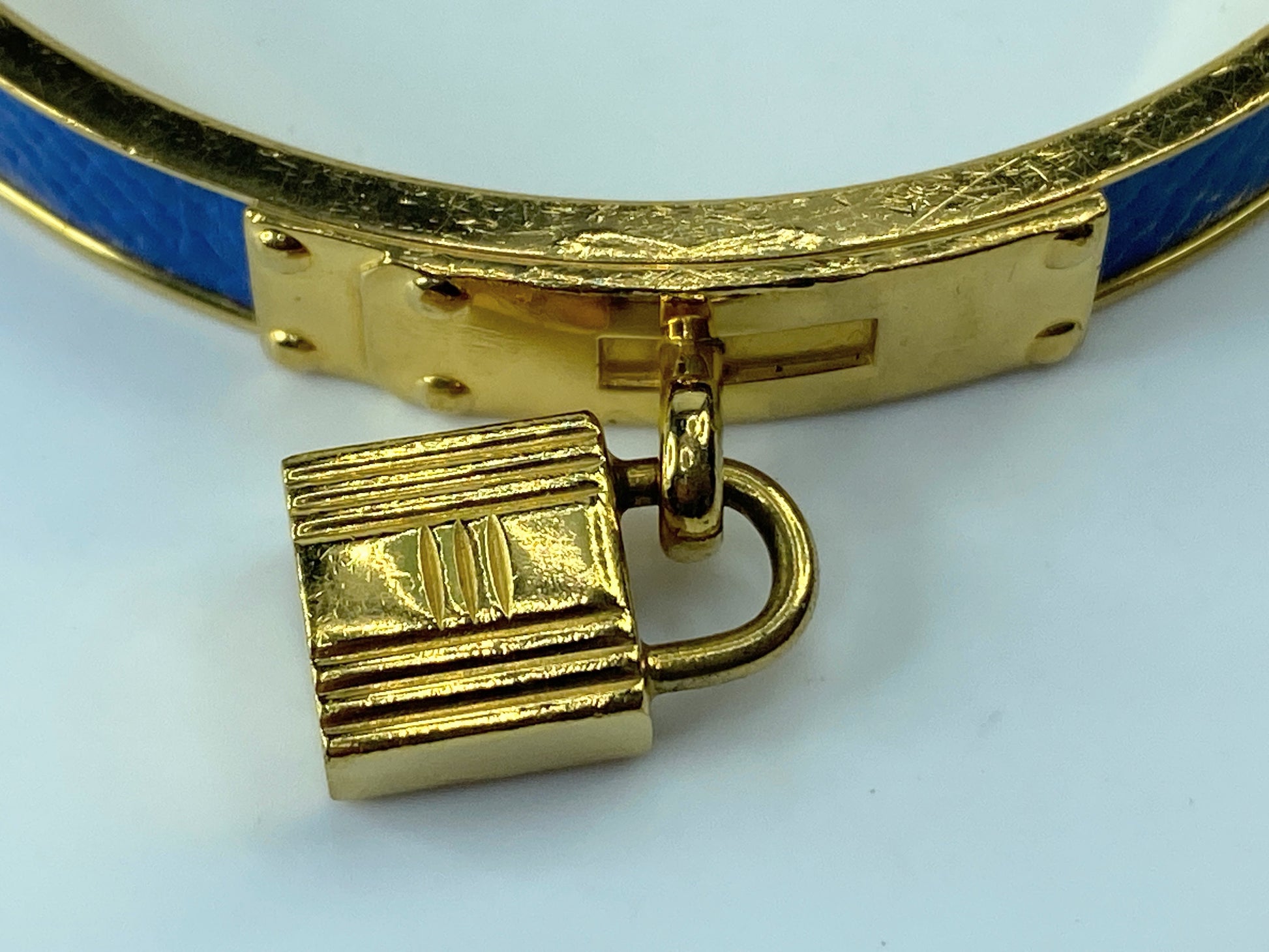 Hermes Courchevel Kelly Lock Cadena Brighton Bleu leather bangle 7.5" GS409