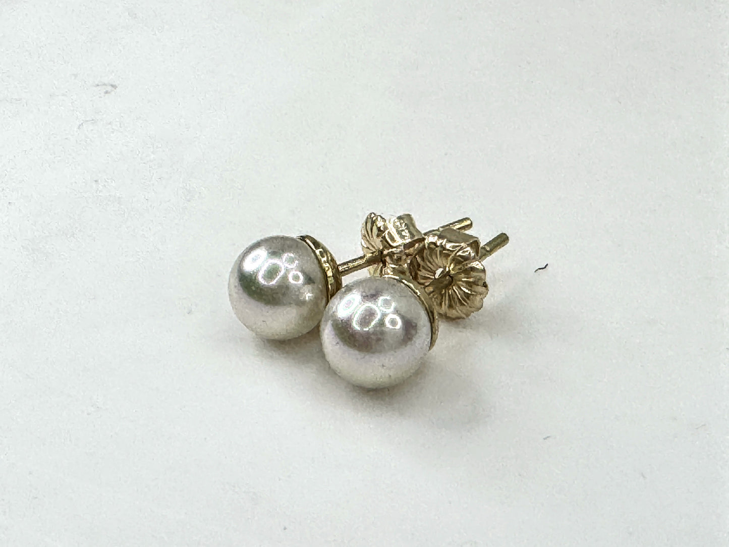Vintage 1950s 14K Gold Akoya Pearl Stud Earrings 6.05mm Lustrous Pair JR1679