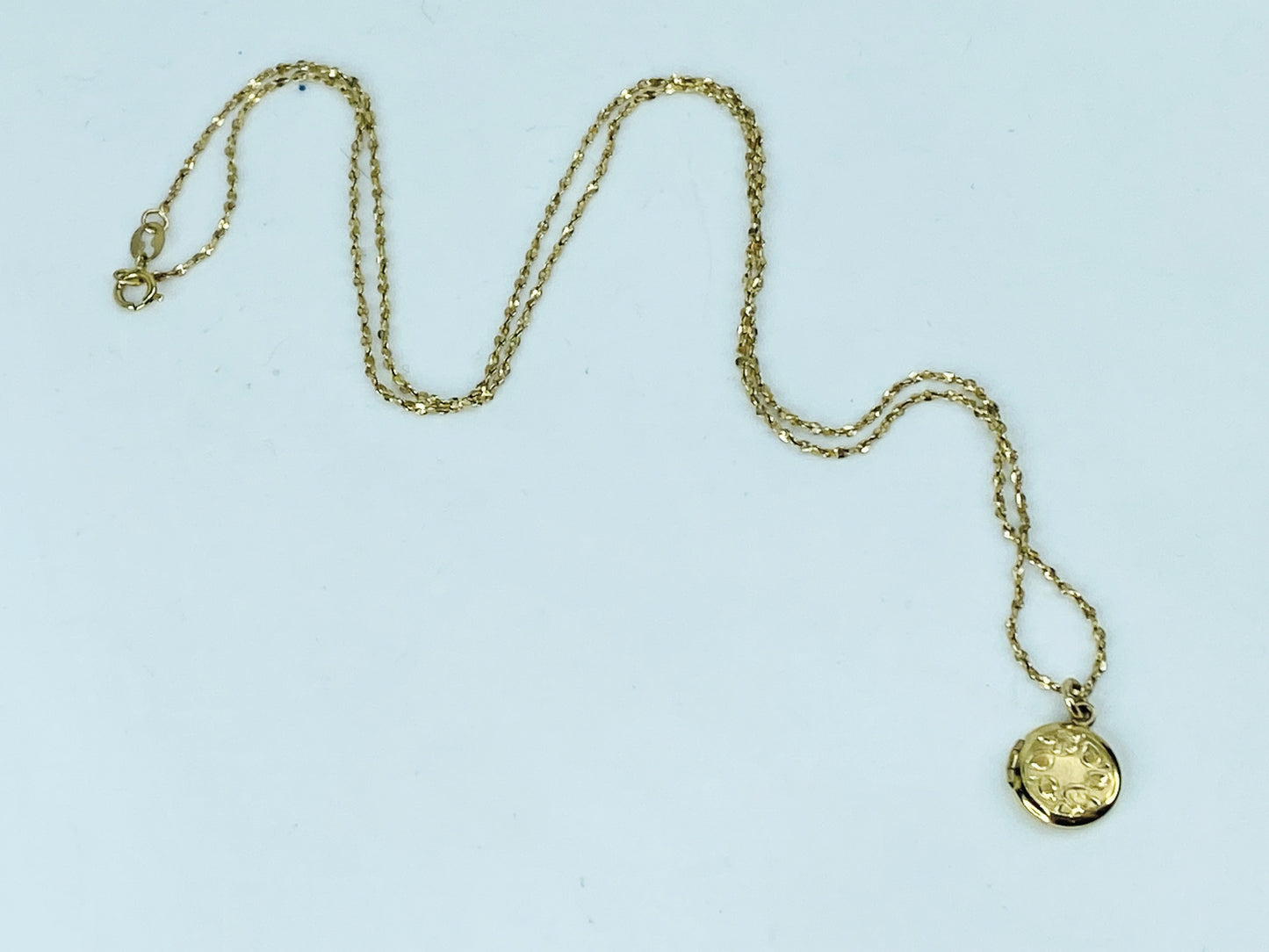 14K Gold Round Locket Pendant Necklace 18” Delicate Chain Vintage Style JR1218